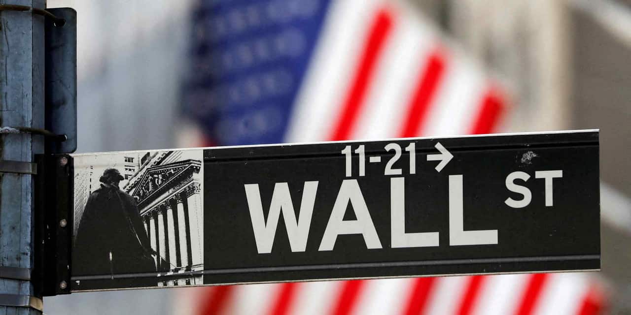 US stocks climb on weak jobs data, bonds resume sell-off