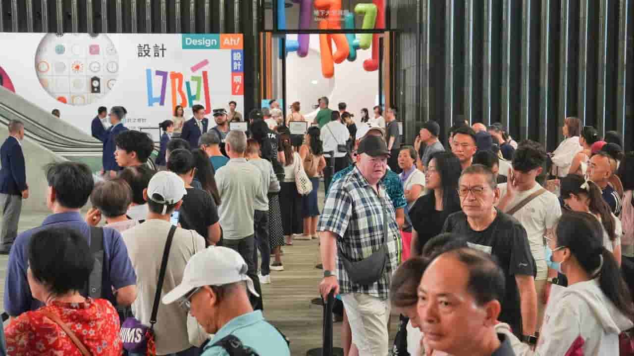 Hongkongers embrace July 1 freebies and discounts