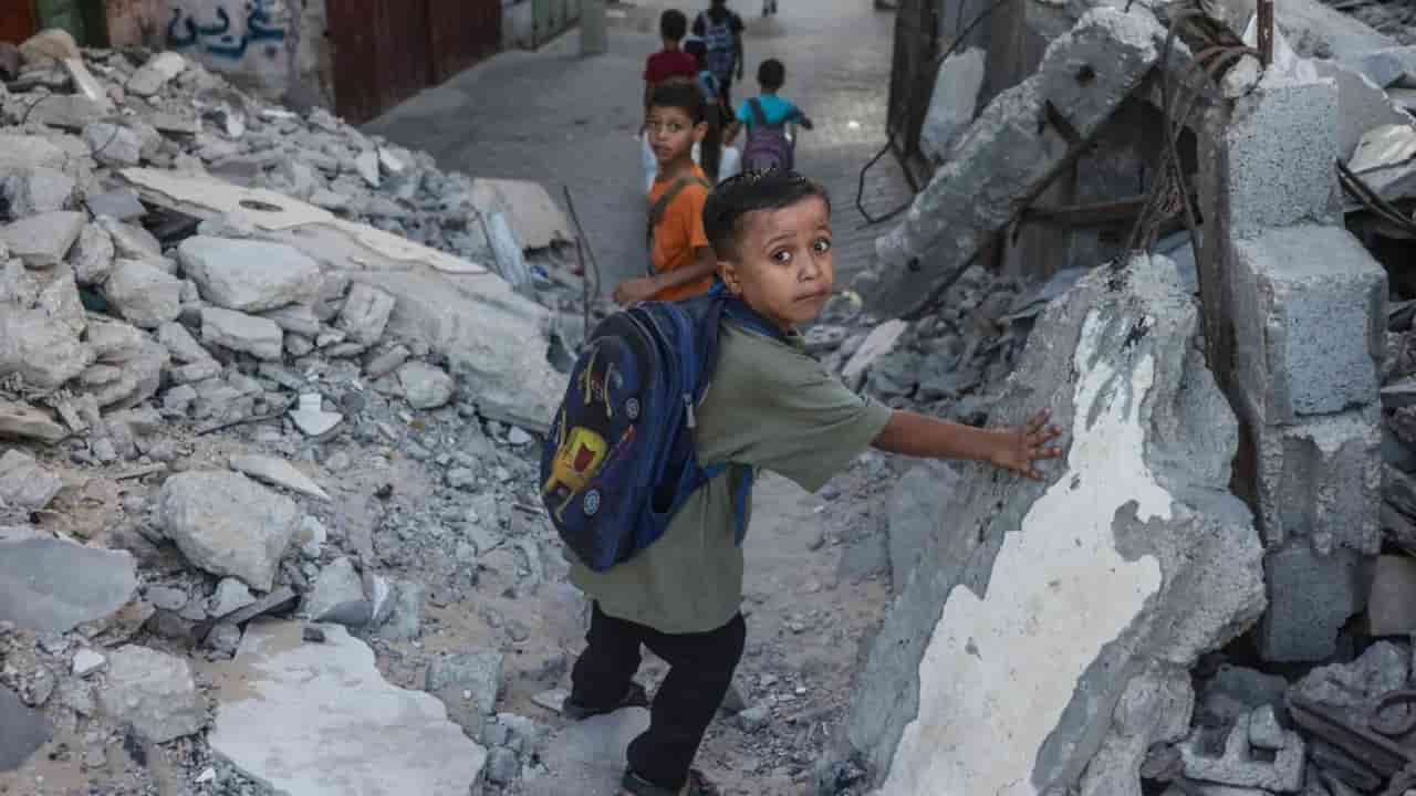 Gaza students return to makeshift schools after three years of conflict