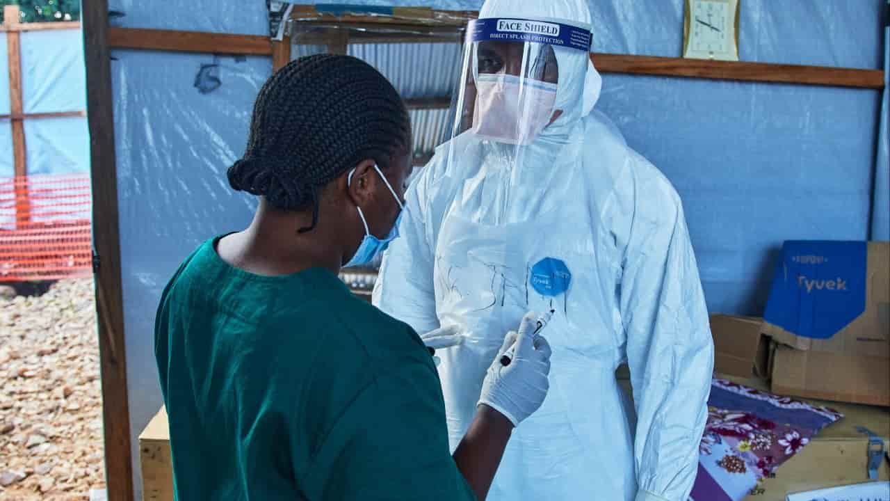 Ebola treatment trial begins in Congo amid ongoing mourning