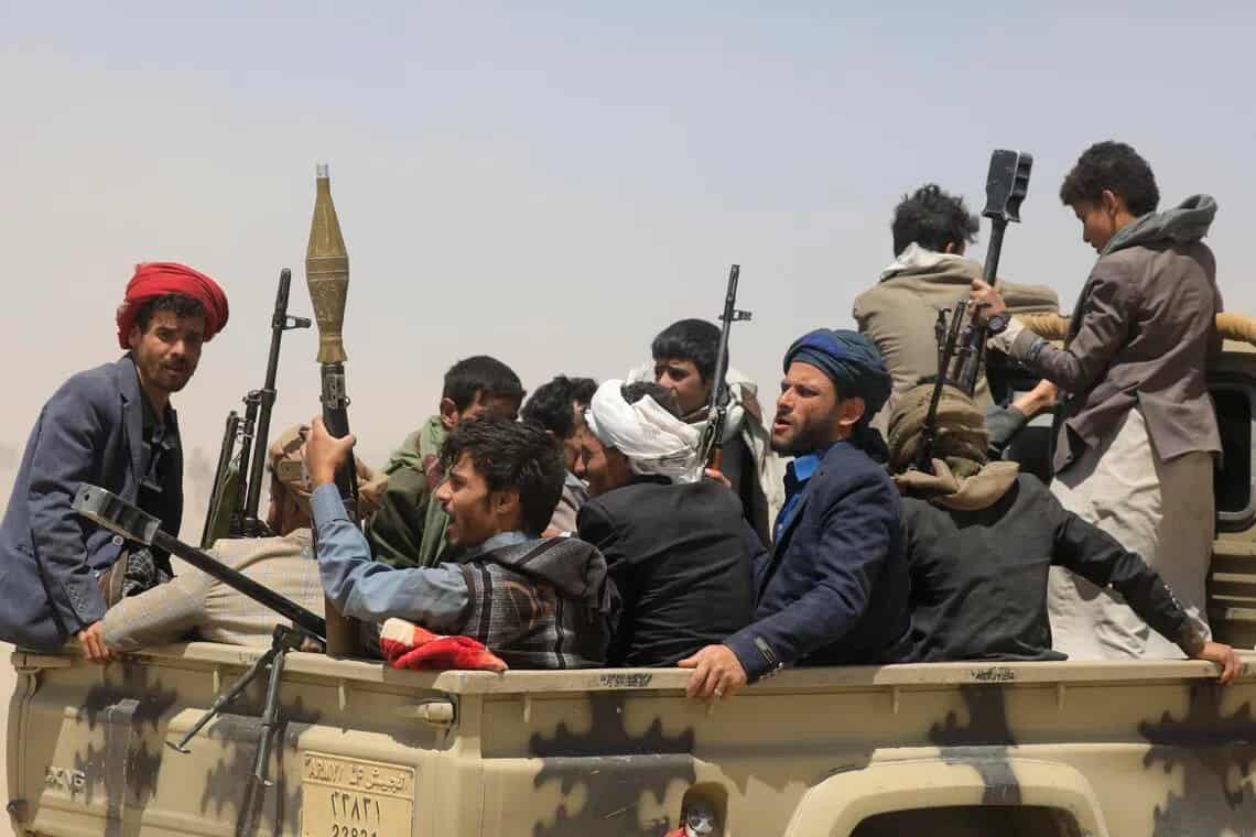 Yemen forces target Sanaa runway to block Iranian plane
