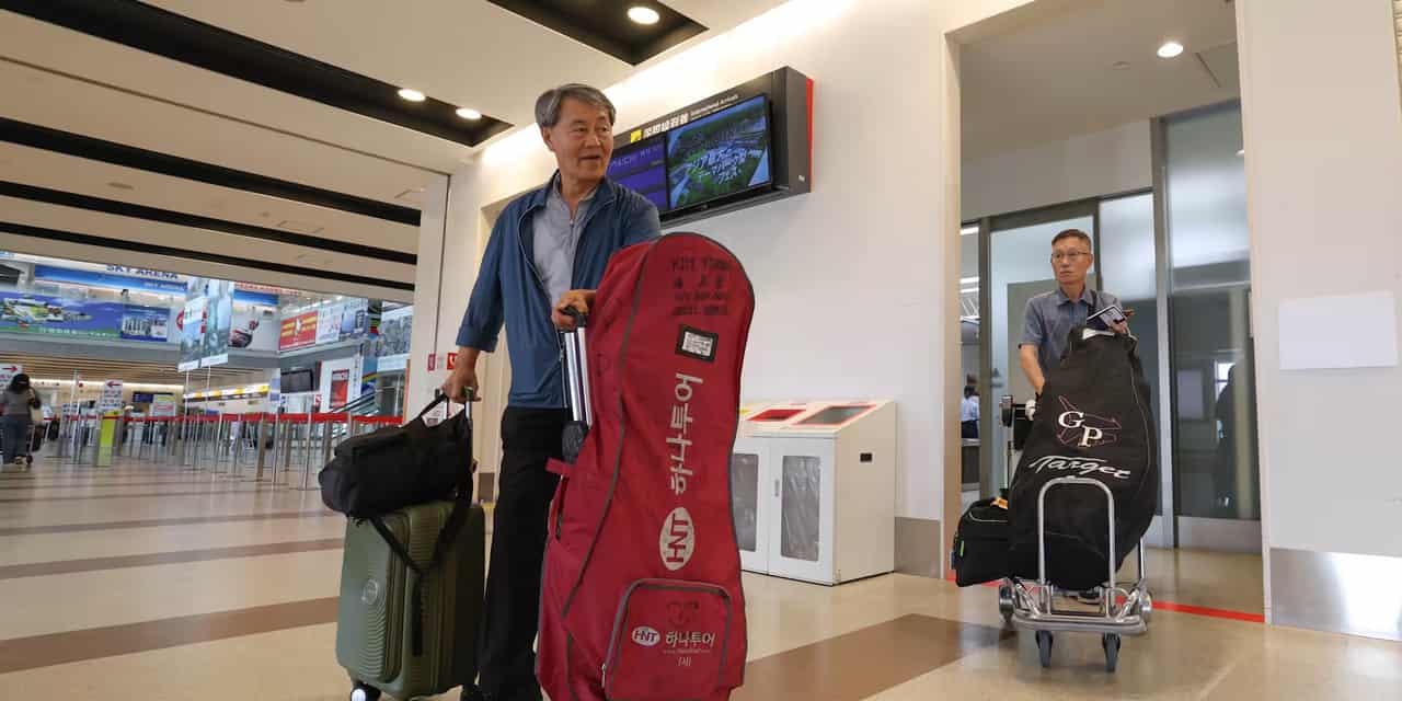 Japan's golf courses attract South Korean visitors amid rising domestic costs