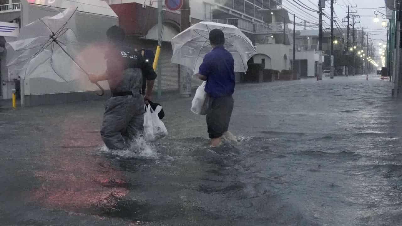 Typhoon Dujuan nears Tokyo, prompting 1.6 million evacuation orders