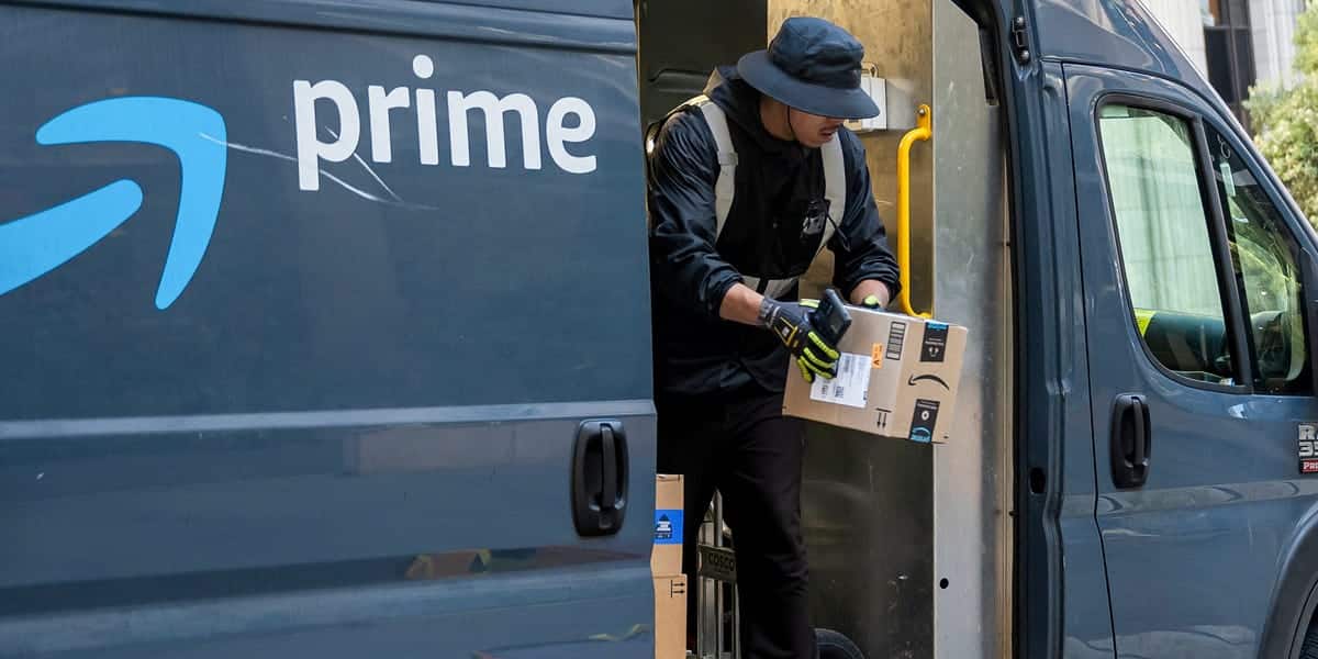 Amazon plans 1,000 same-day fulfillment centers to counter Walmart