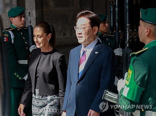 Lee, Sheinbaum hold summit to discuss deepening cooperation