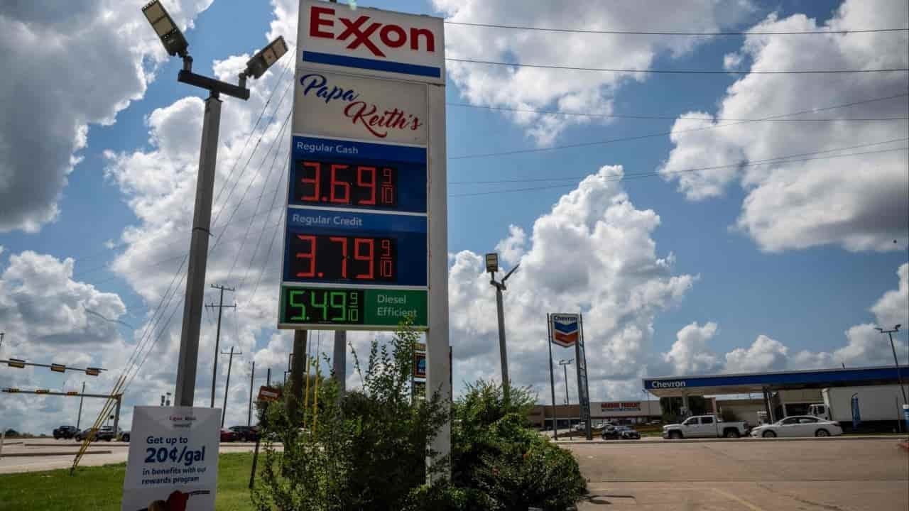 US producer inflation tops expectations as energy costs jump