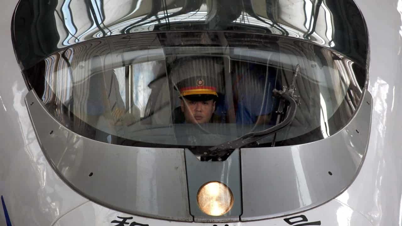 Shanghai-Beijing high-speed rail link began operations in 2011