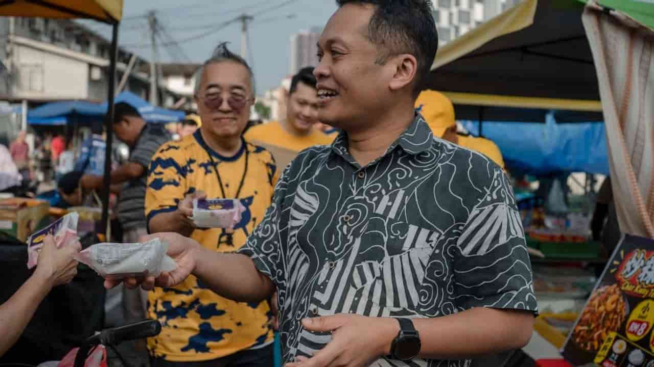 Ex-Malaysian minister Nik Nazmi admits lapse in judgment after khalwat arrest