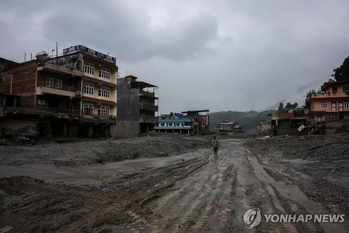 South Korean rescue team searches for 9 nationals missing in Nepal floods