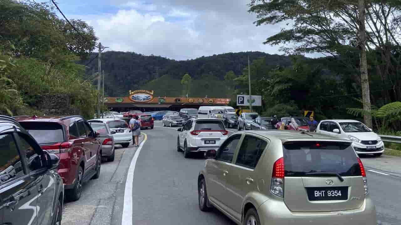 Malaysians prioritize visiting family over shopping, holidays