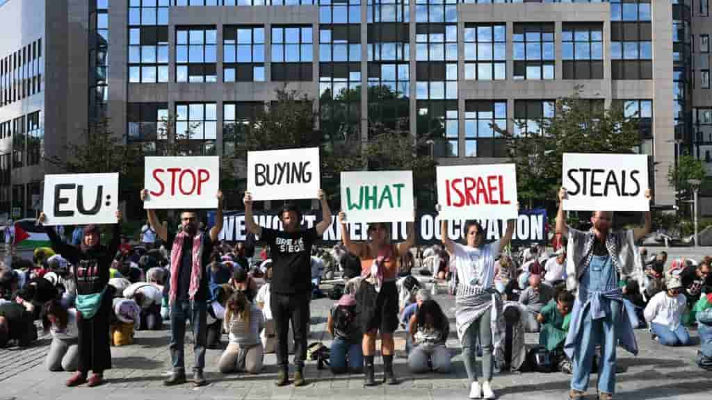 UK urged to ban trade with Israeli settlements after Ireland's move