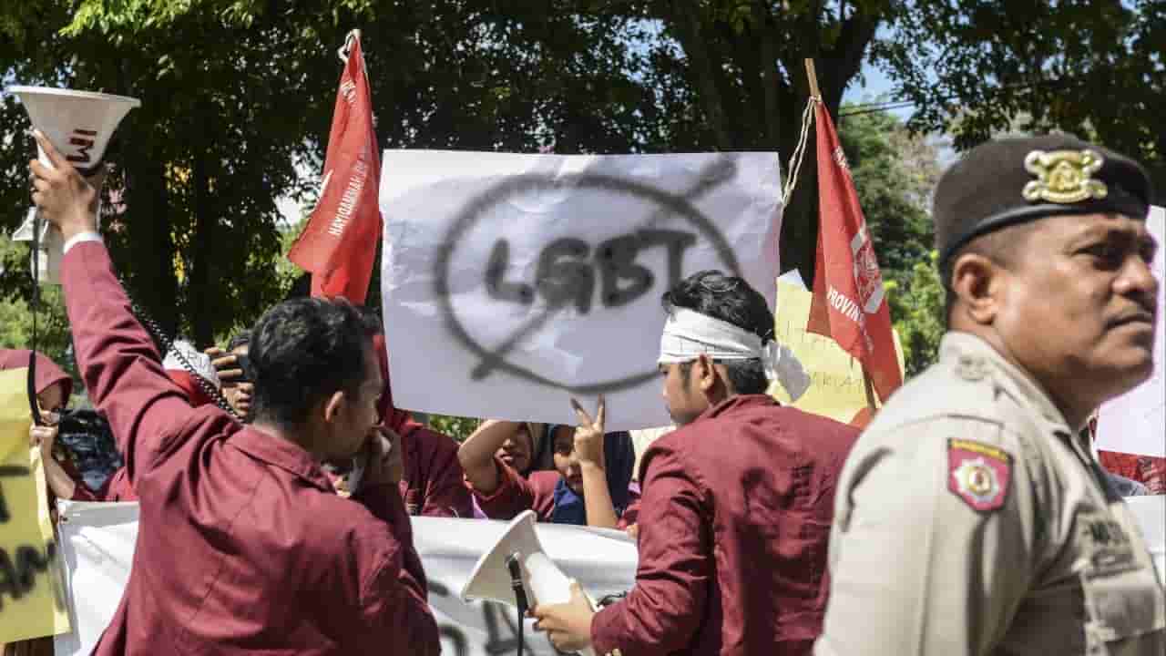 Indonesia's anti-LGBT education push raises concerns about stigmatising youth