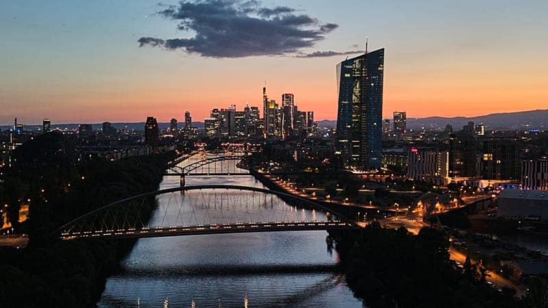 Euro zone yields ease from highs after US Treasury liquidity support