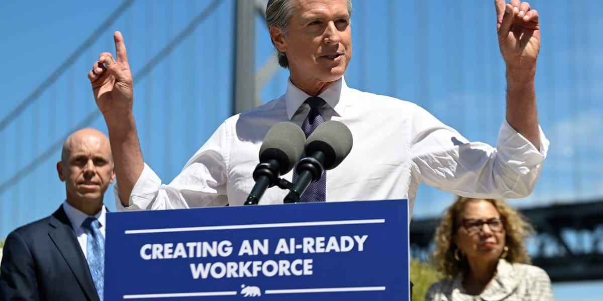 US governors weigh AI regulation, data center expansion