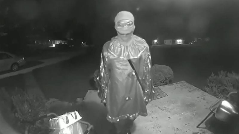 Teen charged with murder after stabbing man in clown costume