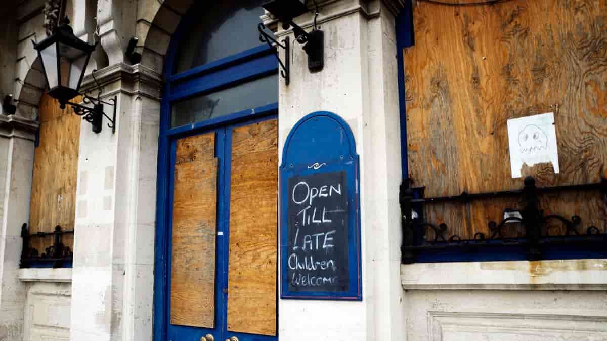 UK pubs closing at rate of one per day as tax cuts deemed insufficient