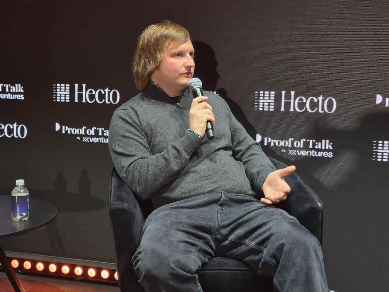 Aave, Solana tokens lead crypto rebound as bitcoin steadies near $60,000