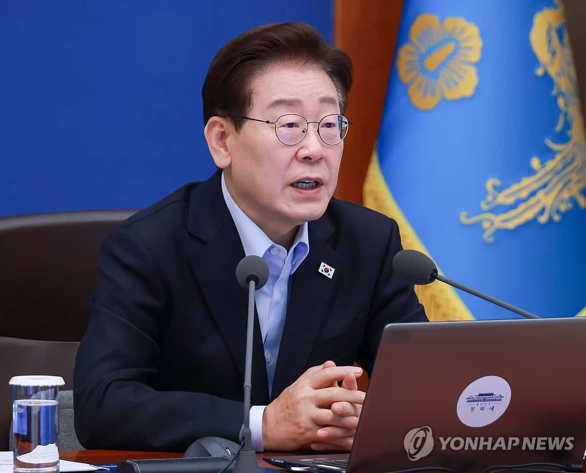 President Lee's approval rating rebounds after hitting lowest level