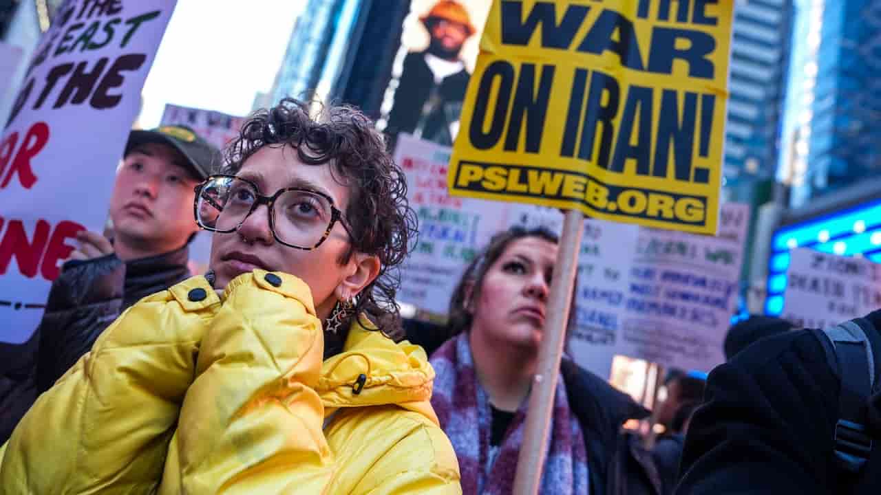 Trump Faces Midterm Headwinds From Iran Conflict and Trade Tensions