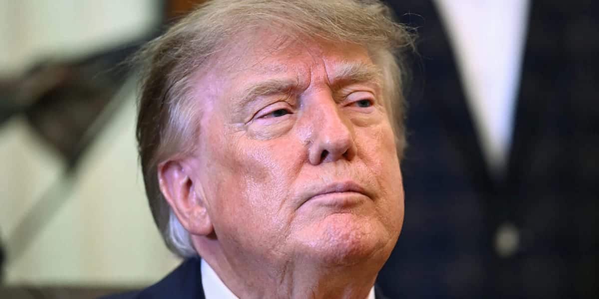 US Bans Canadian Dairy, Alcohol, Motorcycles Amid Trade War
