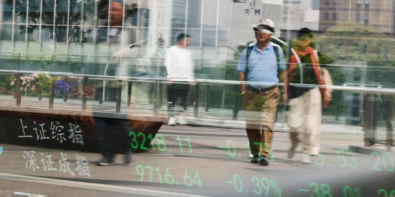 China's 'national team' buys stocks as market flashes bearish signs