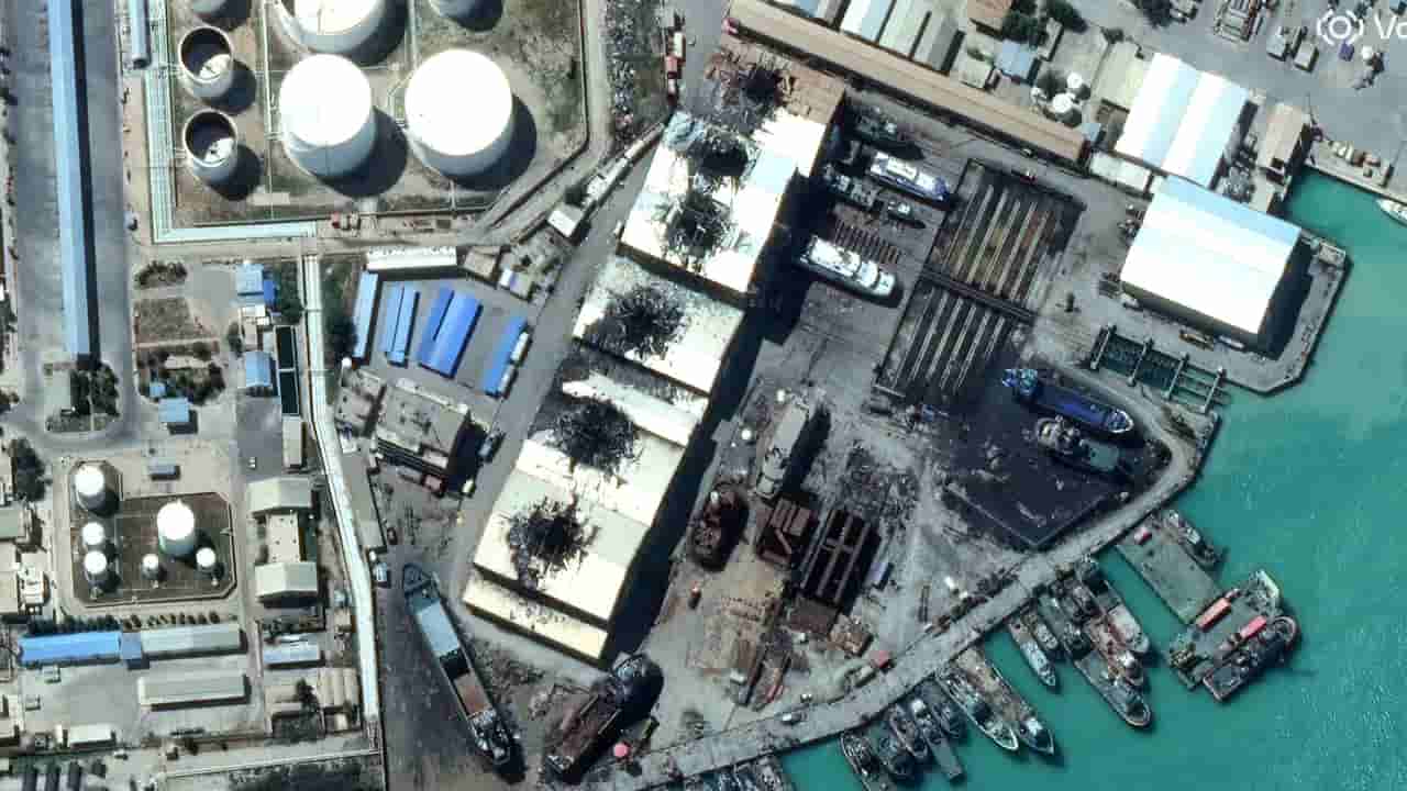 US forces strike Iranian submarine, ship maintenance facility