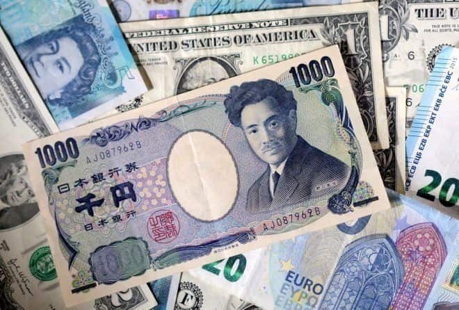 Dollar gains on Fed rate hike bets; yen near 160