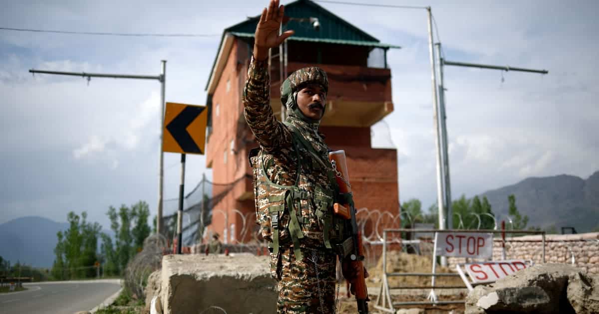 Indian border forces kill two Pakistani civilians, wound one