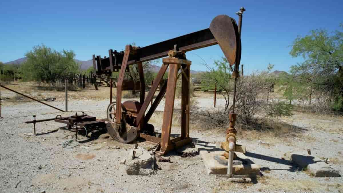 Oil Surges Past $85 as Trump Orders Hormuz Levy and Blockade