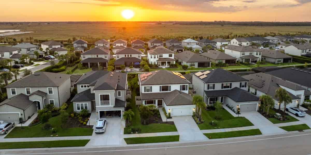 US home supply hits 10-year high as buyers struggle with mortgage rates