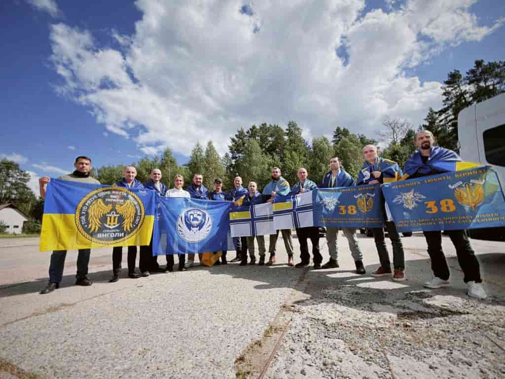 10 Ukrainian soldiers return home from Russian captivity in special exchange