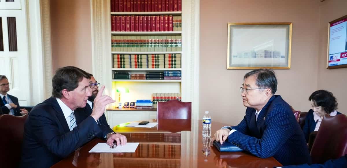 FM Cho meets U.S. lawmakers to discuss alliance, regional security