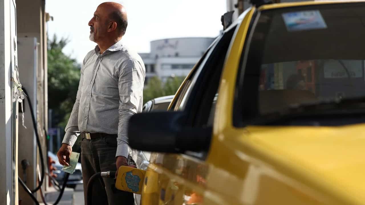 Iranian elite profit from oil sanctions, press review says