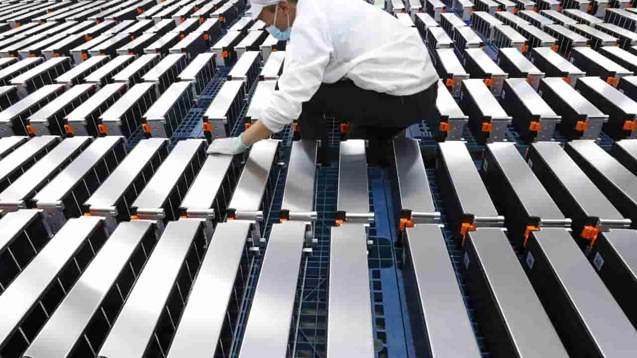 China targets large-scale solid-state battery use by 2030