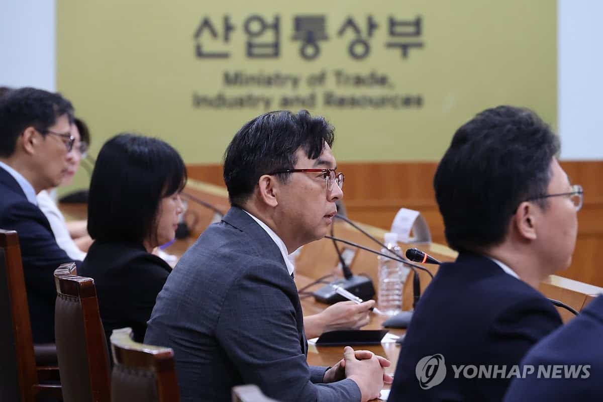 US presses South Korea for more investment beyond $350 billion pledge