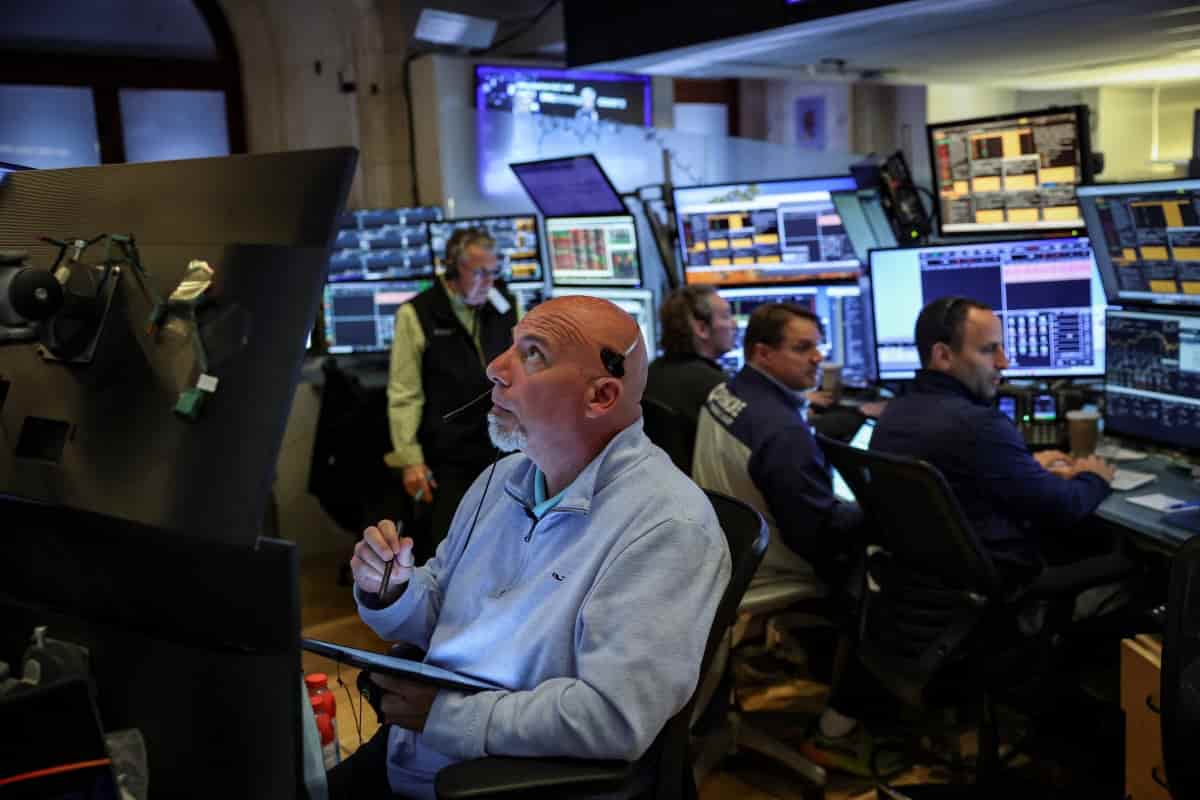 Emerging market equity funds attract investors as US assets shunned