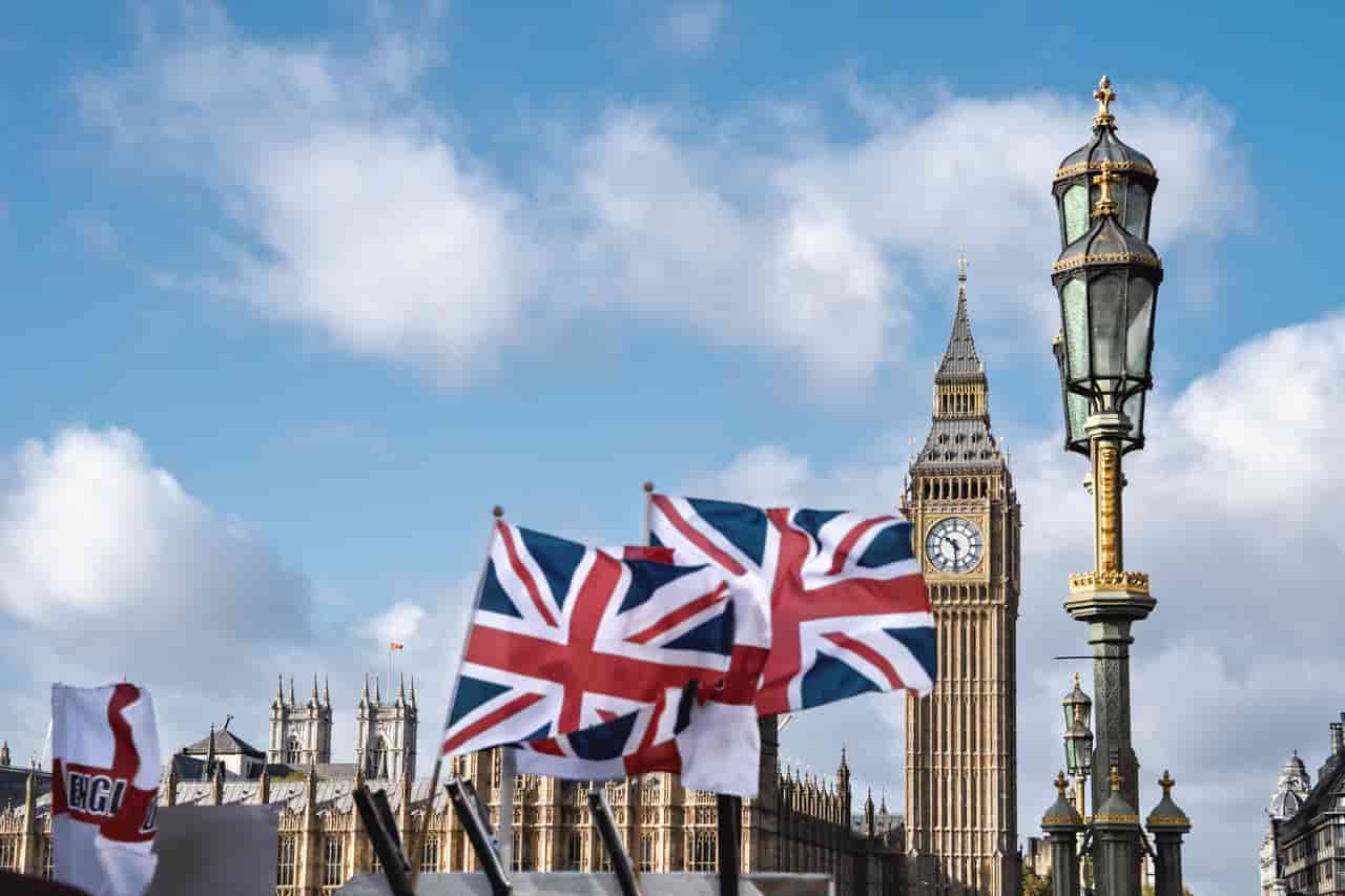 UK regulators ease stablecoin rules, signaling crypto ambition