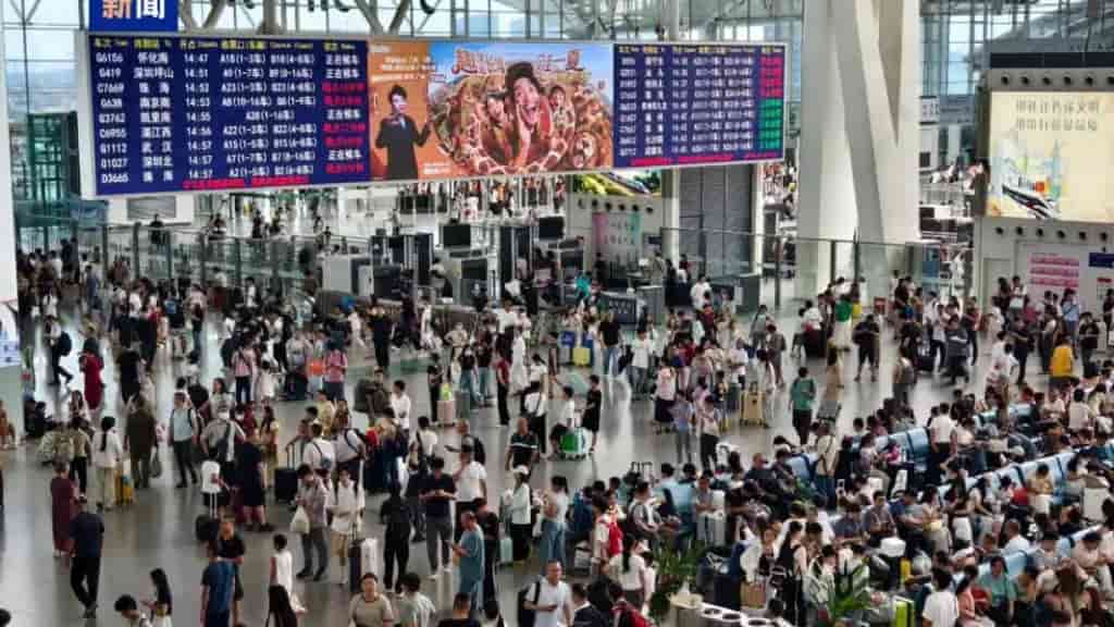 Typhoon Noul Disrupts Southern China: Rail, Air Services Canceled, Schools Closed