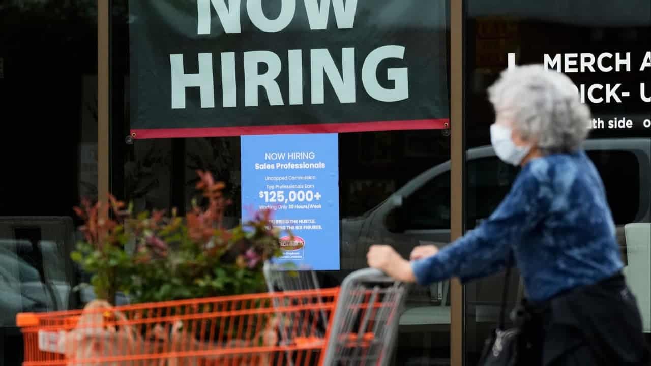 US Job Growth Halves in June to 57,000