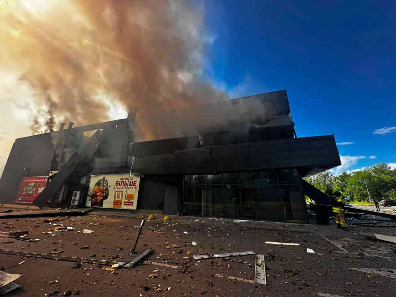 Russian drone strike on Chernihiv supermarket kills 2, including child, injures 25