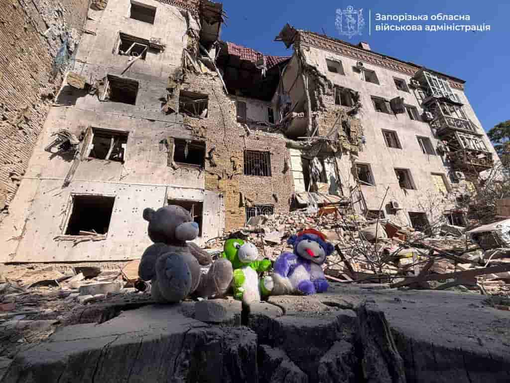 Russian attacks kill 14, injure 162 across Ukraine