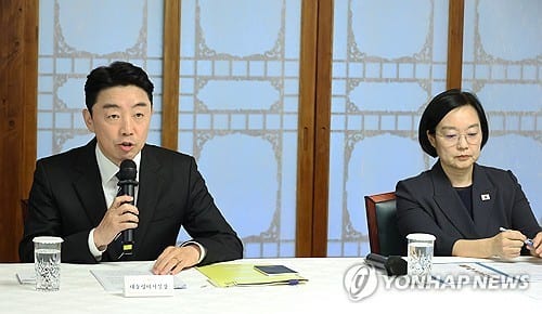 South Korean presidential chief of staff offers to resign