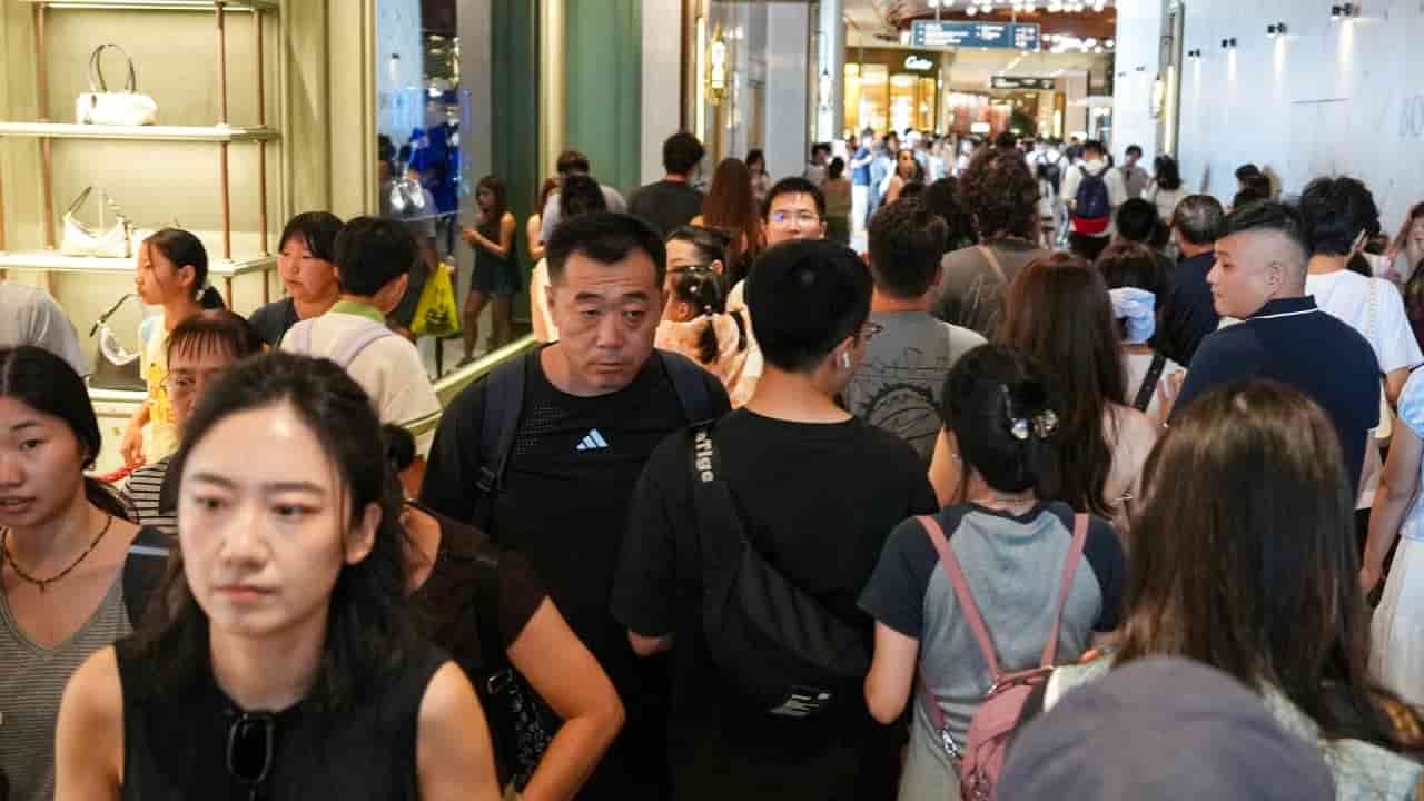 Hong Kong visitor arrivals beat forecast in first 6 days of Golden Week