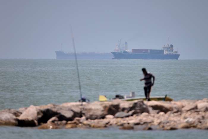 US Navy expands Hormuz route amid escalating Iran conflict