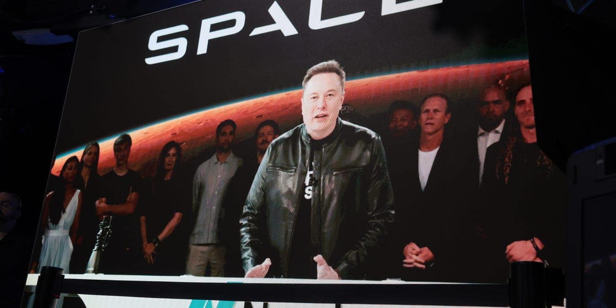 SpaceX Investor Q&A Forum Flooded With Crypto and Mascot Questions