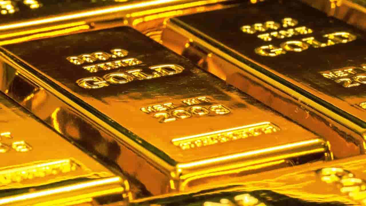 Gold, Silver, Bitcoin Decline as Fed Turns Hawkish, Dollar Strengthens