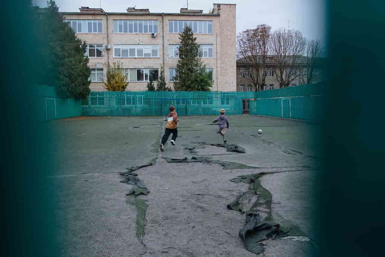 Ukrainians fleeing west find Russian drones following
