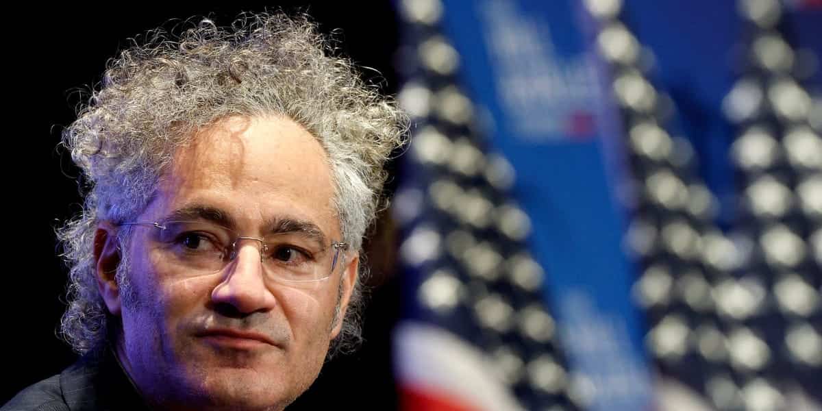 Palantir Stock Falls Amid AI Sell-Off and Valuation Concerns