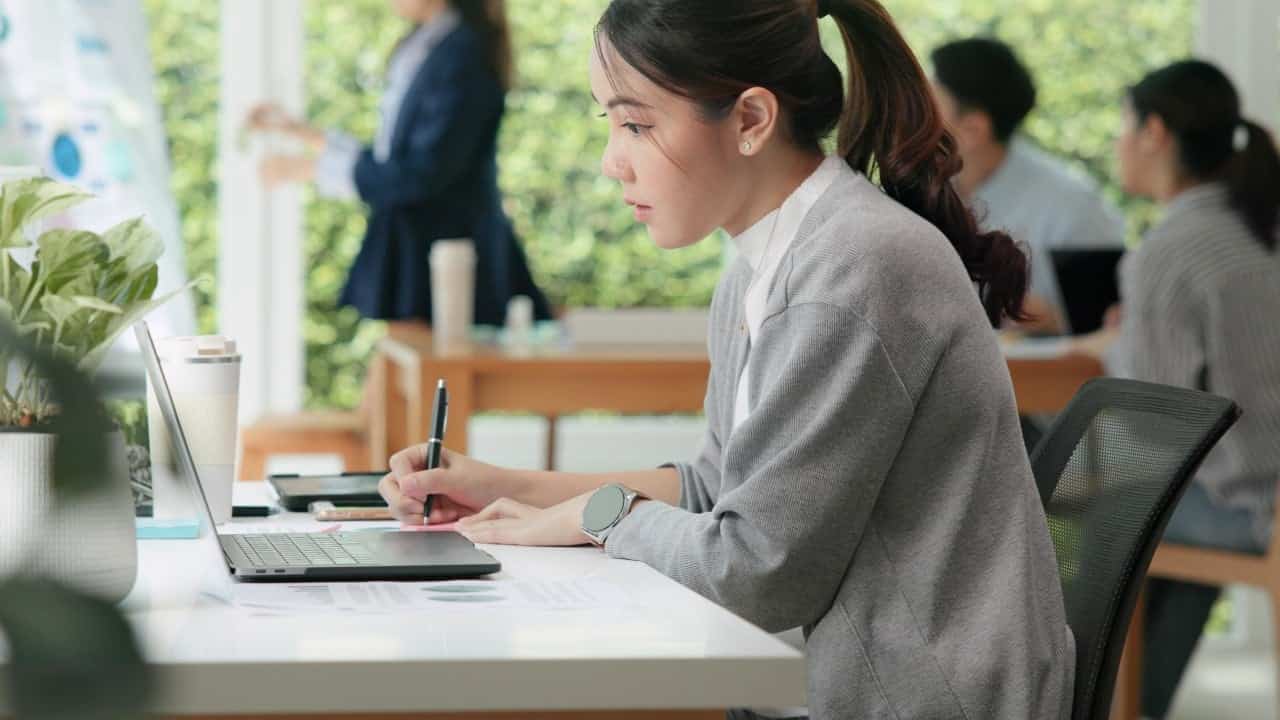 China's youth reject promotions to avoid corporate stress