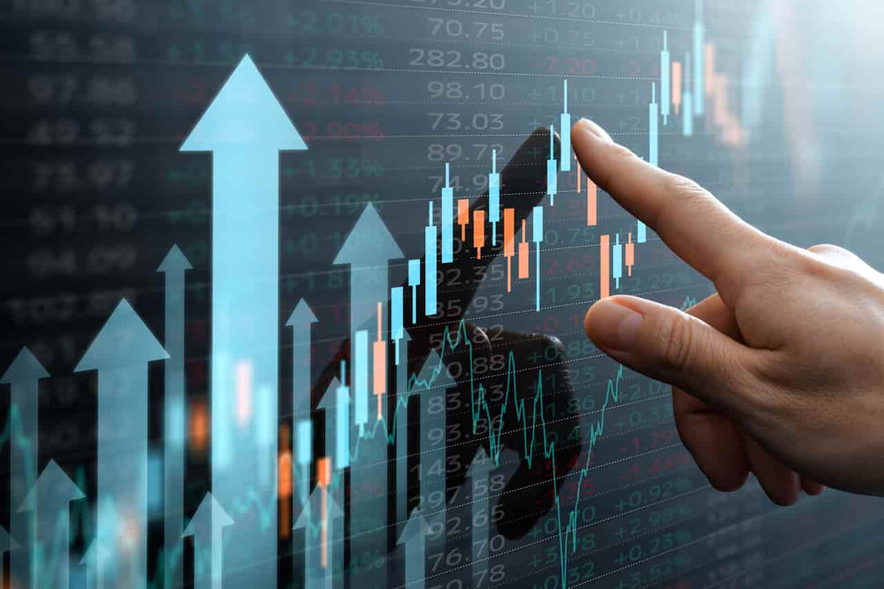 Bitcoin Nears $62,000 as Short Squeeze Lifts Ether, Solana